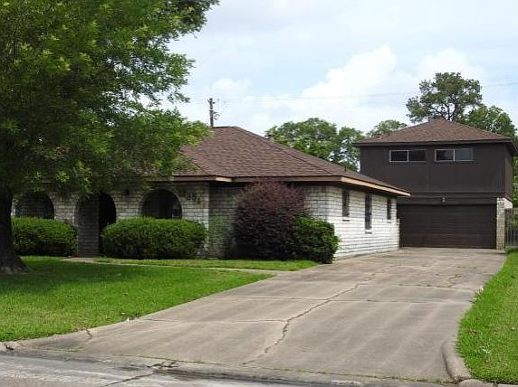 2nd image of 13351 Hollypark Dr