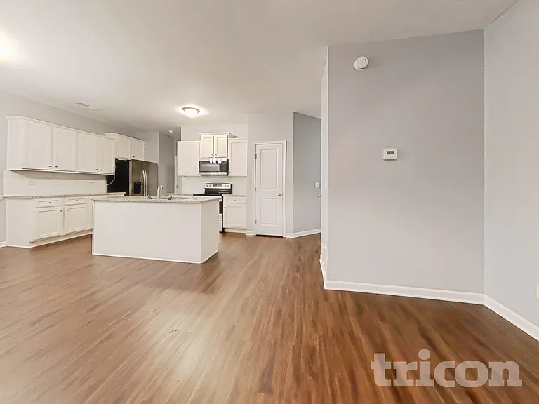 2271 Wentworth Park Dr — Photo 2