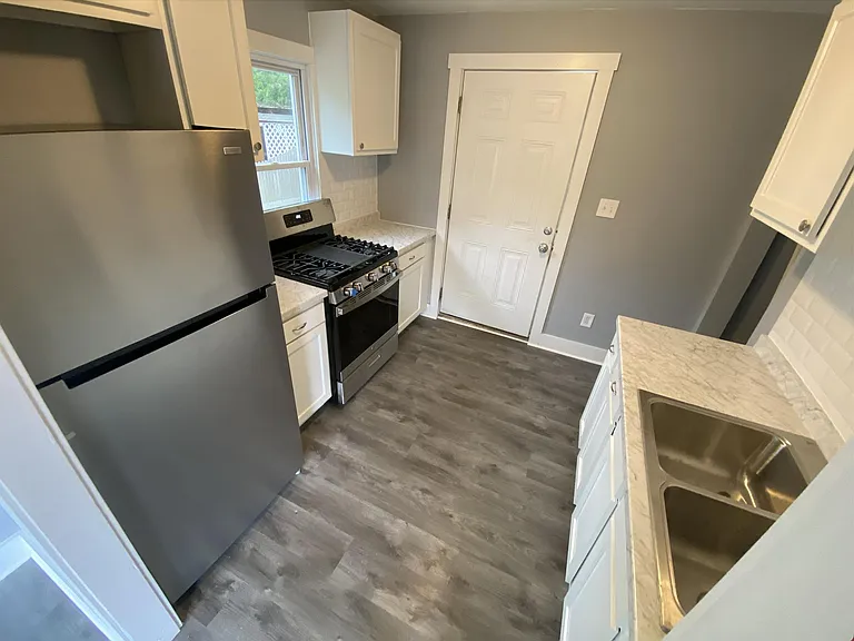 1804 Brown St — Photo 5