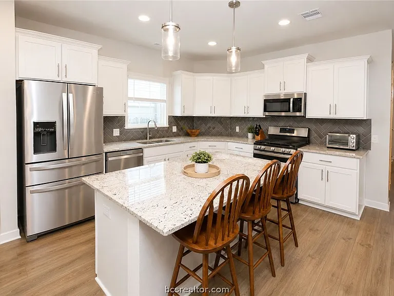 6215 Rockford Dr — Photo 4