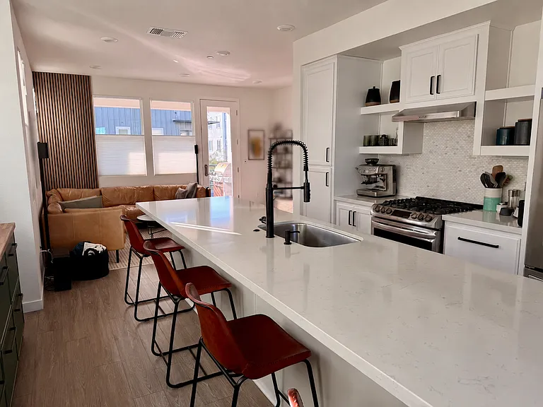 1721 Campbell St — Photo 15