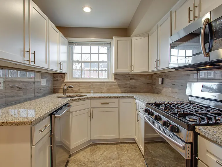 6063 Hardwick Pl — Photo 12