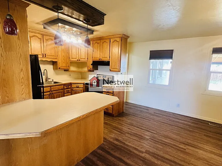 254 E Main St — Photo 3
