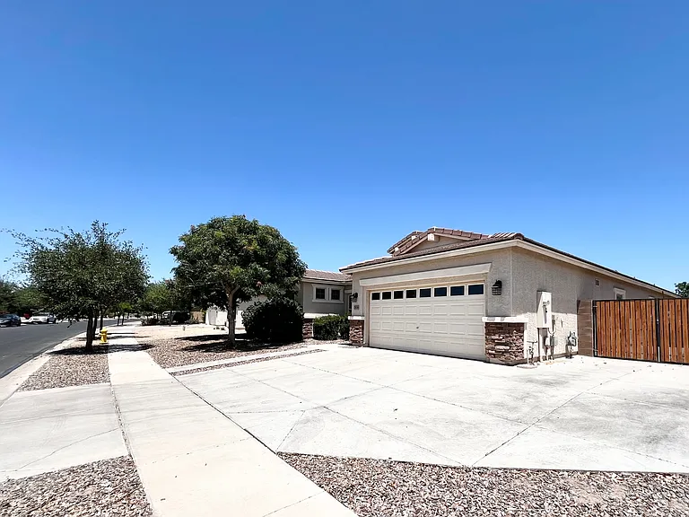 2936 E Tonto Dr — Photo 2