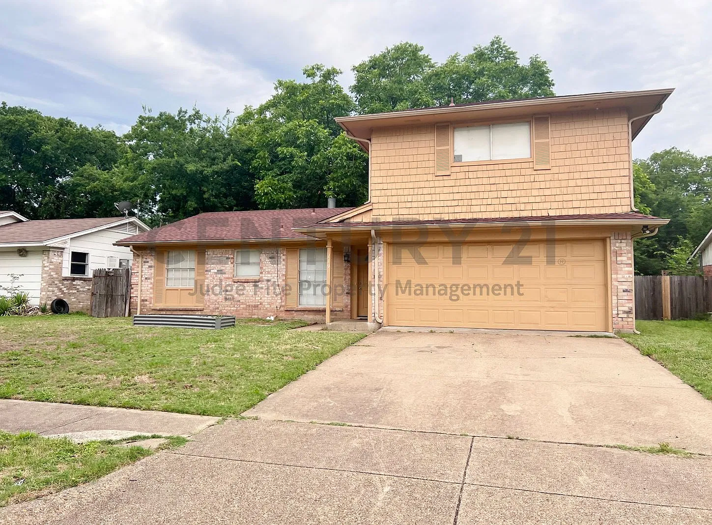 Charming 2-Story 3/3/2 in Duncanville For Rent! — Photo 1