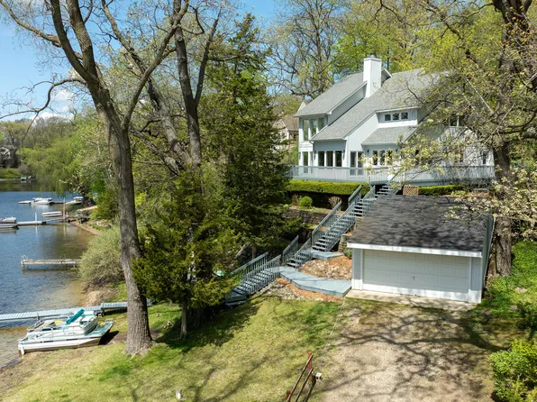 190 Island Lake Rd, Chelsea, MI 48118