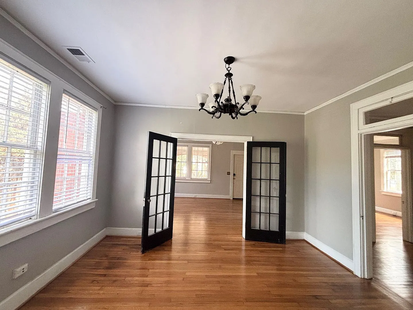 Bungalow in Rosewood — Photo 4