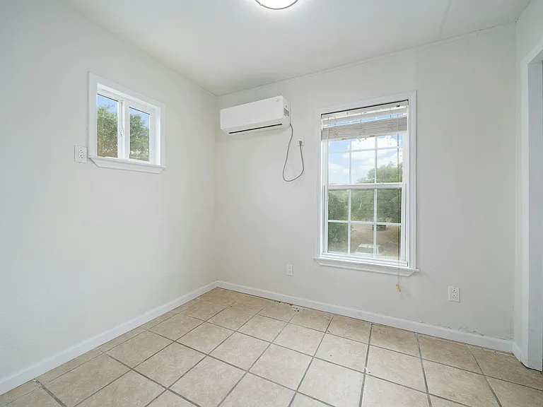 215 S 11th St #2 — Photo 6
