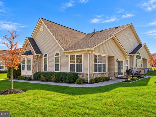 156 Fairway Dr, Warminster, PA 18974
