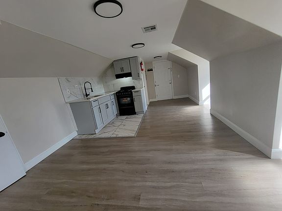 4th image of 210 Broadway #74a283c15