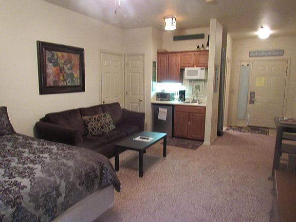 3rd image of 1001 Golf Dr