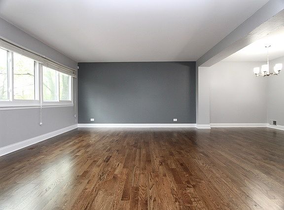 3rd image of 492 E Woodfield Trl