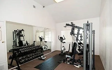 River Knolls Apartment — Photo 23