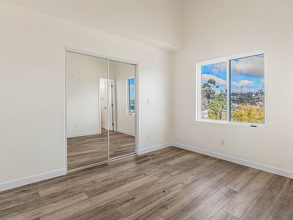 5th image of 2717 Columbia St #11372156