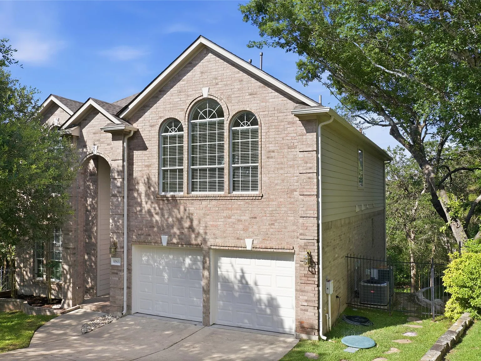 5 bed, 3.0 bath, 3185 sqft, $3,000 — Photo 3