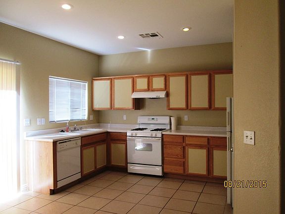 4th image of 914 Blue Rosalie Pl
