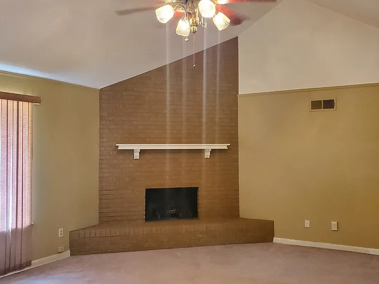 8512 Bridgewood Dr — Photo 4