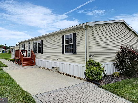 4th image of 16935 Longfellow Ct