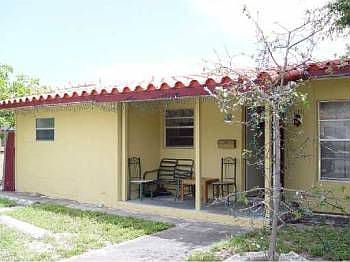 4th image of 1030 Sorrento Dr
