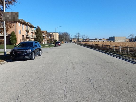 4th image of 10440 S Mayfield Ave #3C