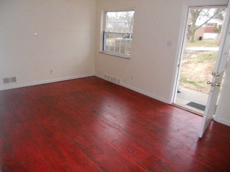 5th image of 528 Trenton Ave