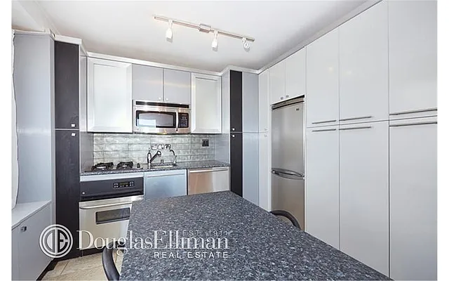 Sold by Douglas Elliman | media 15