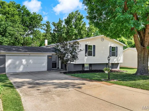 18 Roland Ln, Saint Peters, MO 63376