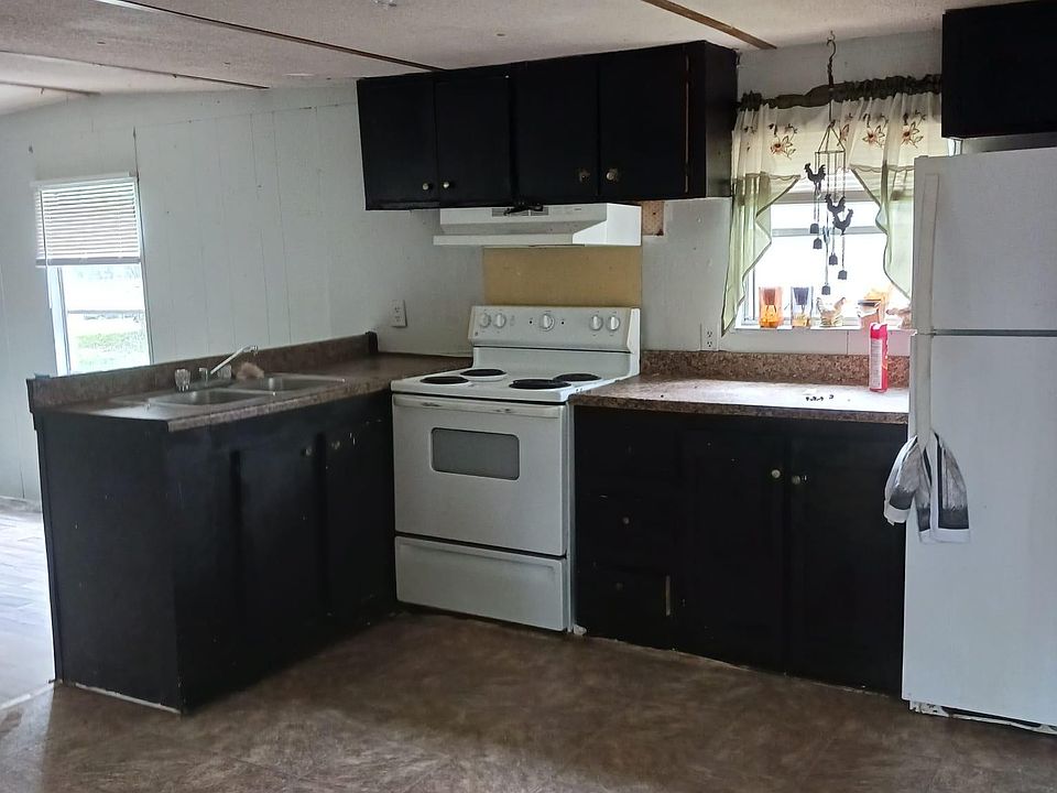 2nd image of 28 Maize Rd