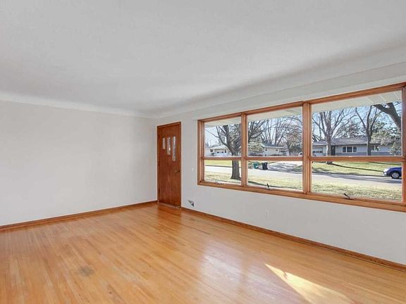 2nd image of 2866 Farrington St
