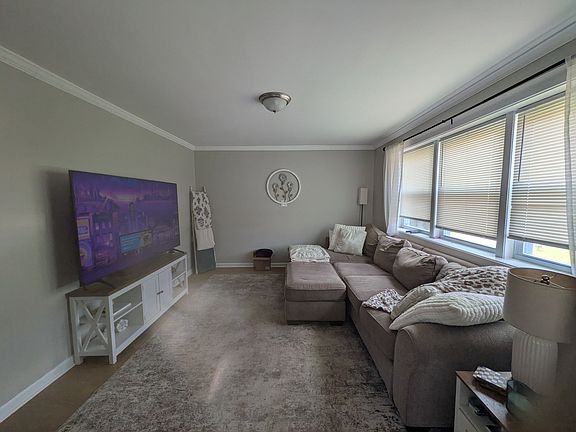 3rd image of 125 Orchard Ave