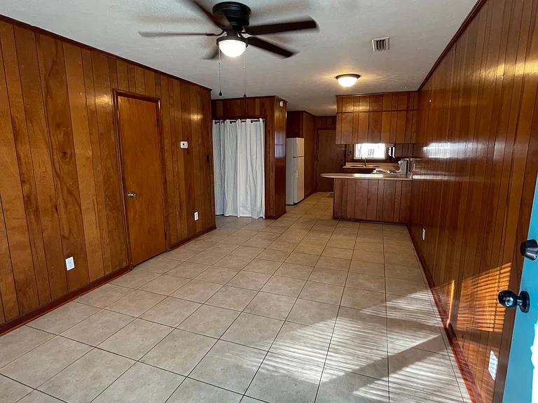 802 Lakeland Dr — Photo 3