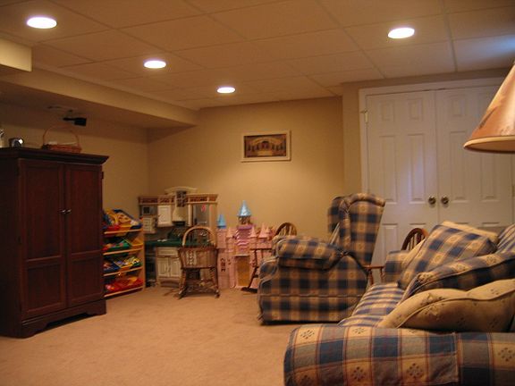 Finished basement w/bath