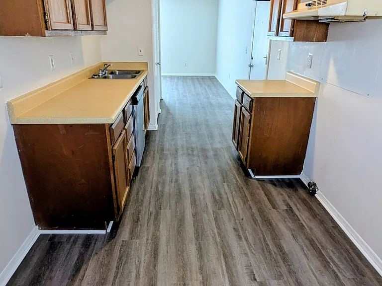 918 Coarsey Dr — Photo 3
