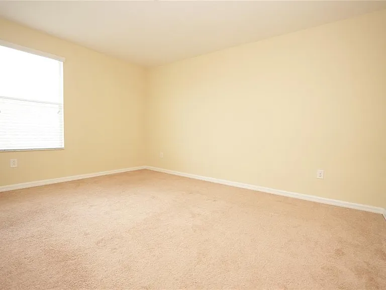 2926 Youngford St — Photo 32