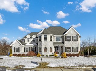 7061 Creek Crossing Dr, Harrisburg, PA 17111