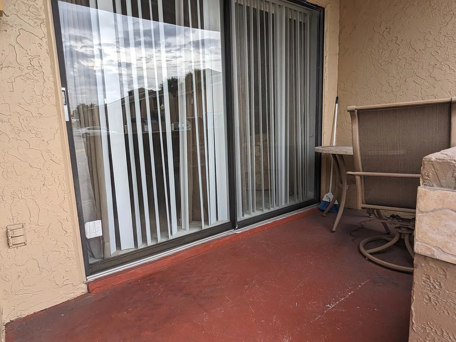 2 bed, 1048 sqft, $1,700 — Photo 3