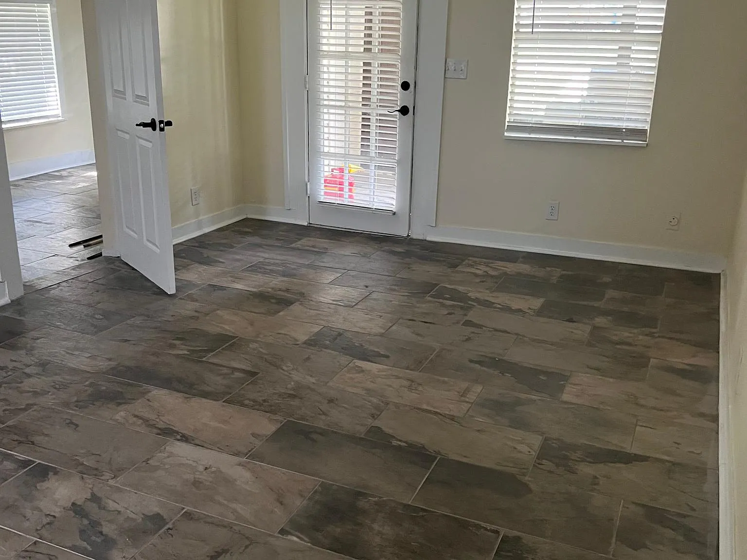 2 bed, 900 sqft, $1,800 — Photo 3