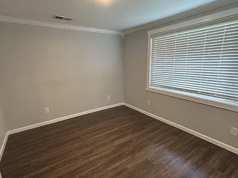 207 S 19th Ave — Photo 5