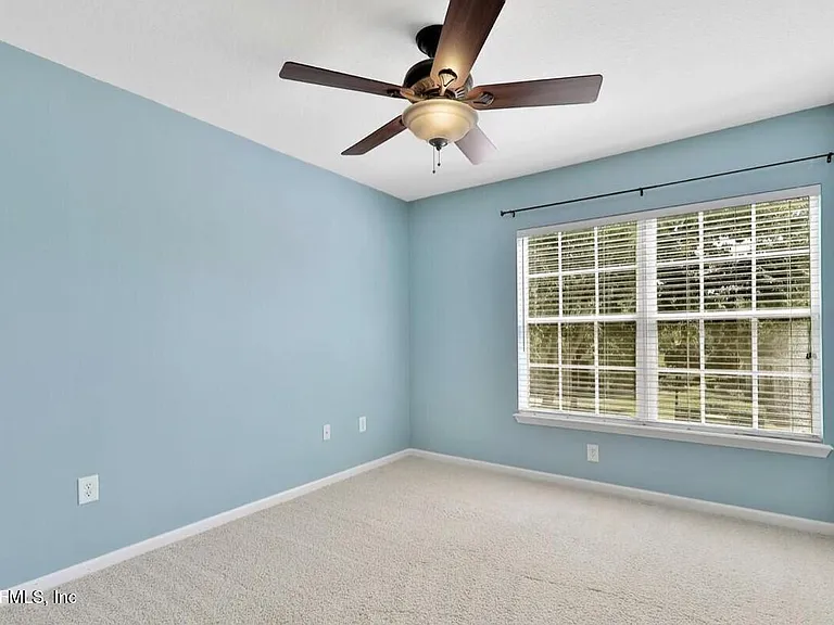 11225 N Castlemain Cir — Photo 23