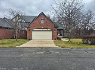 134 Sandhills Ln, Lake Orion, MI