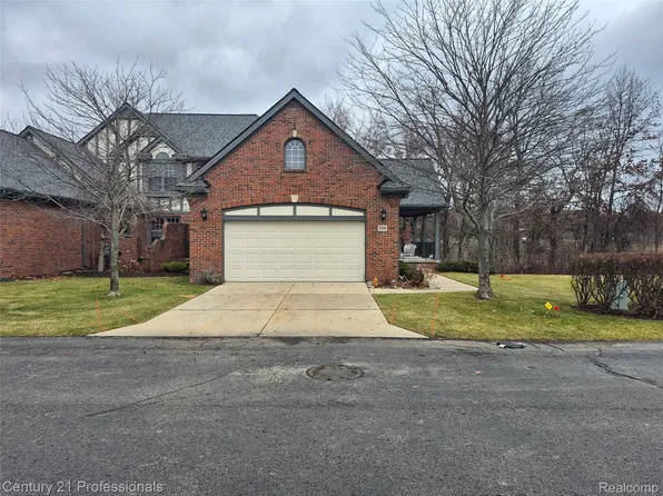 134 Sandhills Ln, Lake Orion, MI 48362