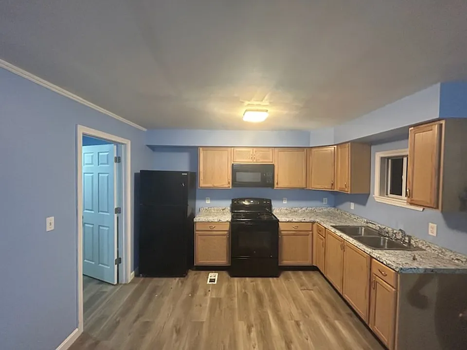 889 Elm St