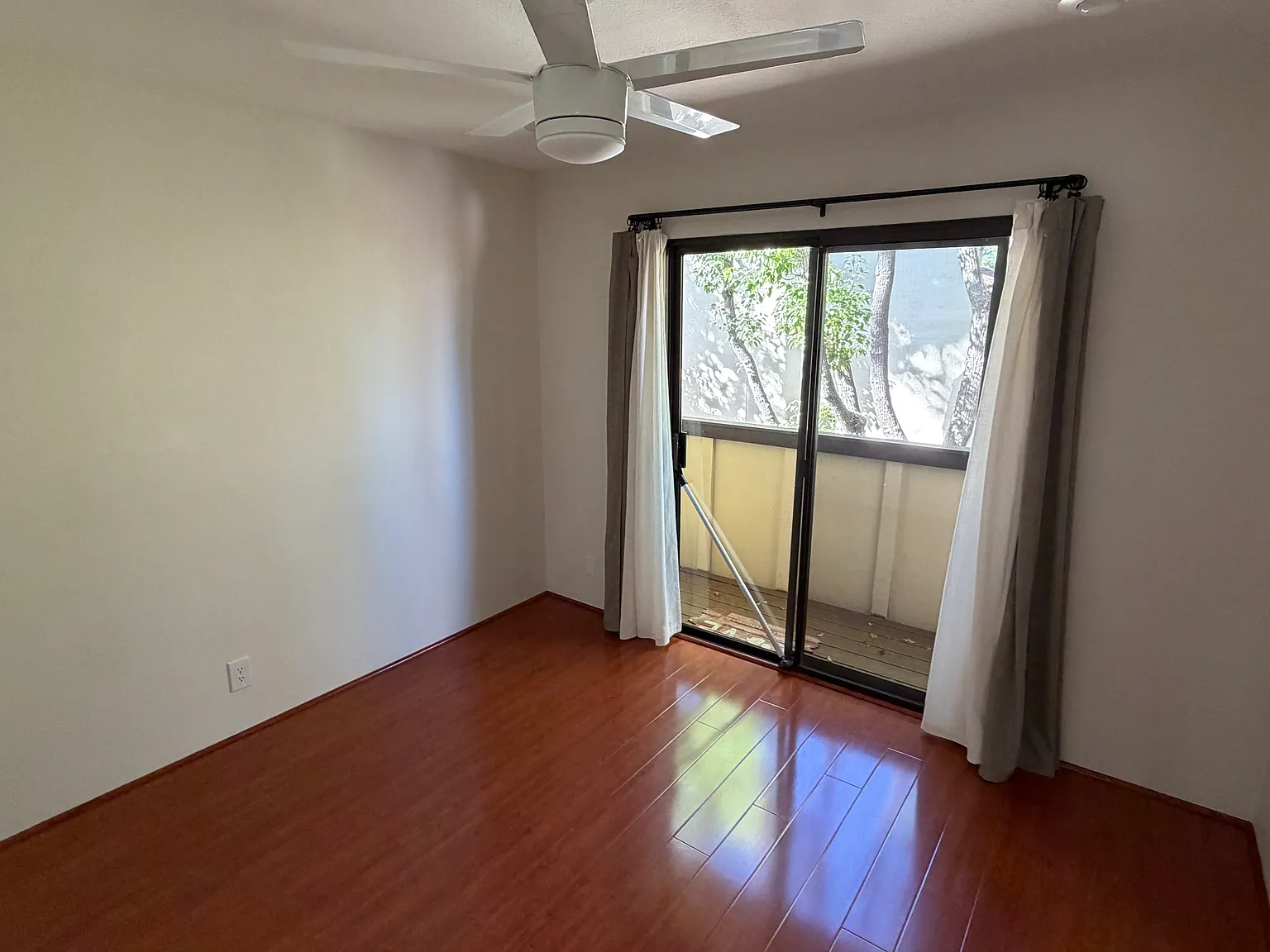 2 bed, 886 sqft, $2,995 — Photo 2