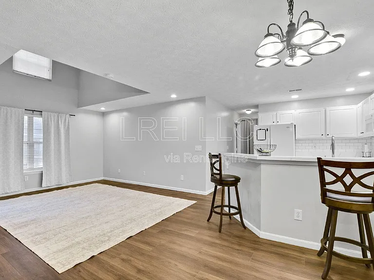 8439 Grand Trevi Dr — Photo 3
