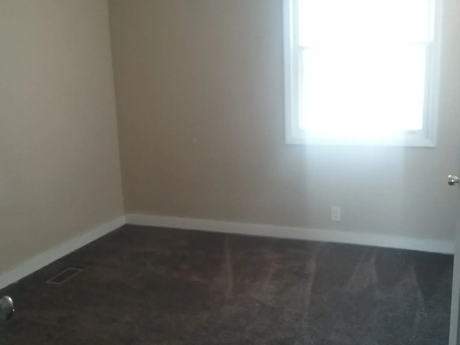 4 bed, 1.0 bath, $1,000 — Photo 4