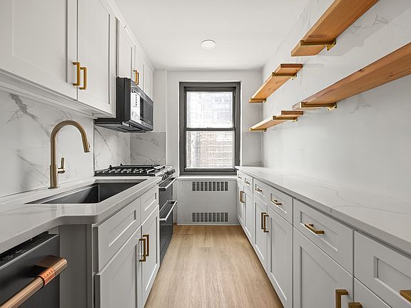 4th image of 135 E 54th St APT 11G