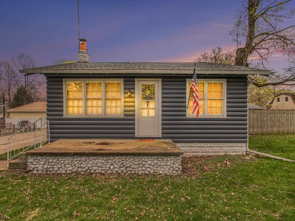 7047 N Cottage Grove Ave, New Carlisle, IN 46552