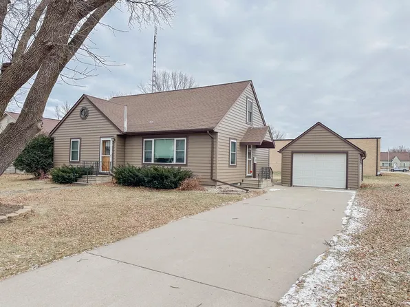 18 1st St NE, Fairfax, MN 55332