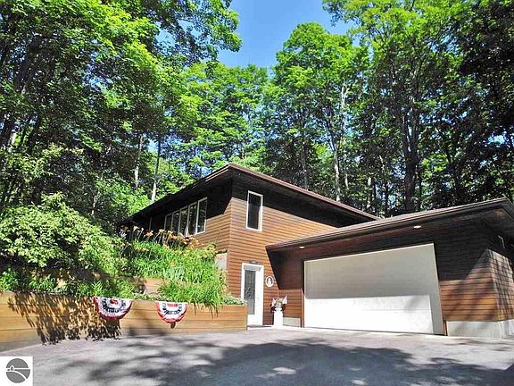 5th image of 776 Blackberry Ln