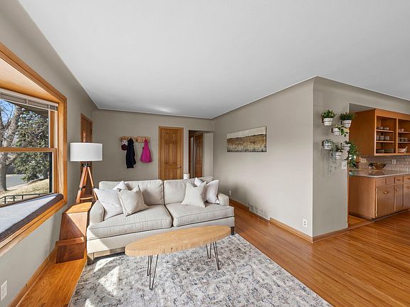 3rd image of 4337 McLeod St NE